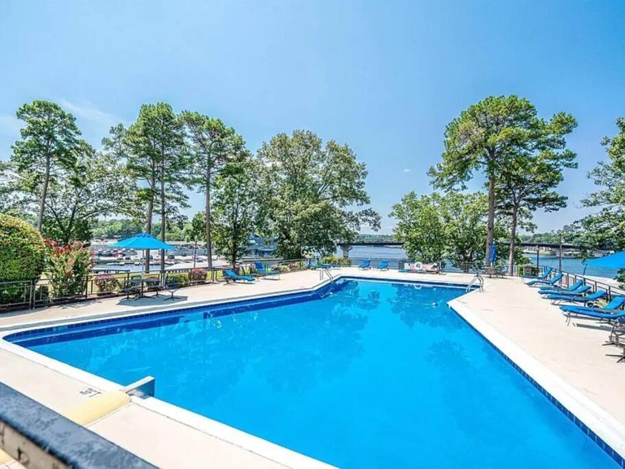 Perfect Couples Retreat - Close To All Amenities هوت سبرنغز المظهر الخارجي الصورة